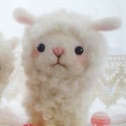 羊毛毡制作的超萌小羊羔