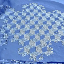 雪花地上飘？法国艺术家踩出冬季“踩雪画”