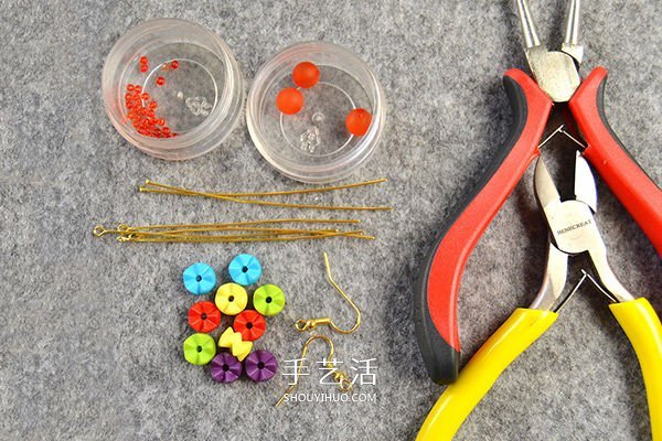 DIY彩色串珠耳环的制作方法 可爱又有活力！