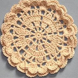 6种花型杯垫的编织图解 钩针织圆形和方形杯垫