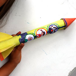 保鲜膜筒手工制作六一儿童节火箭玩具
