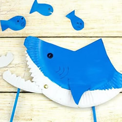 纸餐盘废物利用 嘴巴可以动的鲨鱼玩具小制作