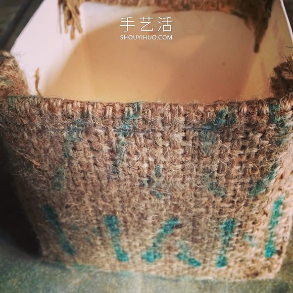 牛奶盒废物利用 用麻布改造成多肉植物花盆