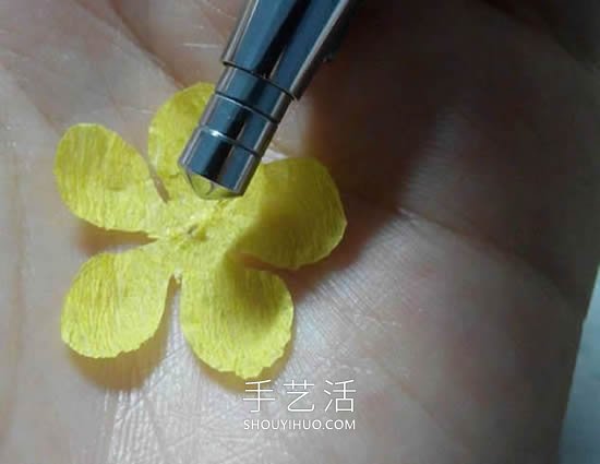 皱纹纸手工制作简单腊梅花的做法教程