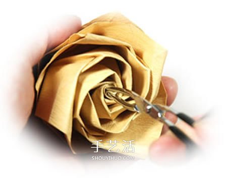 卷心玫瑰花的折纸步骤 手工卷心纸玫瑰的折法