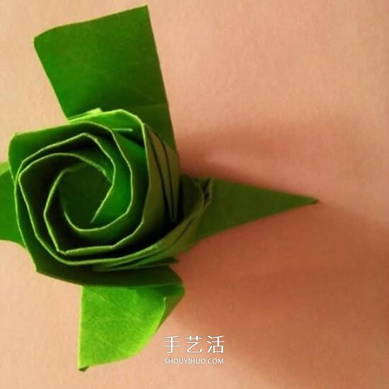 一张纸折玫瑰花的图解教程 连花萼也一起折出