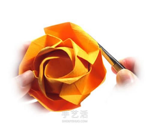 在川崎玫瑰上进行改造 美丽纸玫瑰花手工折法