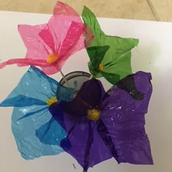 玻璃纸简单手工制作花朵的做法教程