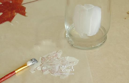 梦幻玻璃瓶灯笼DIY 把落叶贴到玻璃瓶上做成