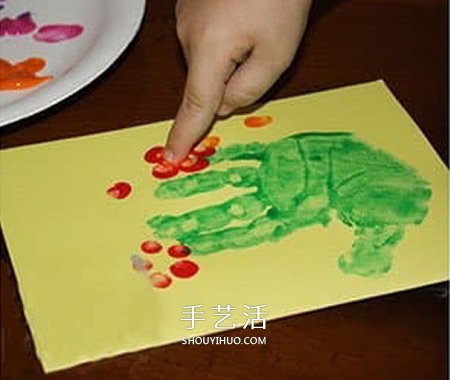 巧用手掌印 做一张有创意的母亲节手掌花卡片