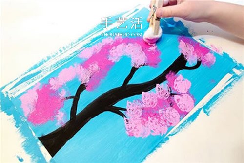 巧用棉花作画！幼儿手工樱花树贺卡制作方法