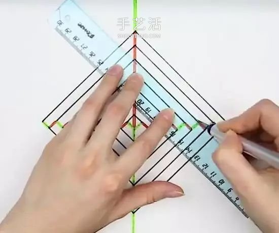 只用一张卡纸做3D旋转装置 打开闭合就会转动