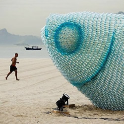 废弃塑料瓶DIY的巨鱼