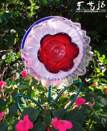 旧玻璃器皿手工DIY的漂亮玻璃花