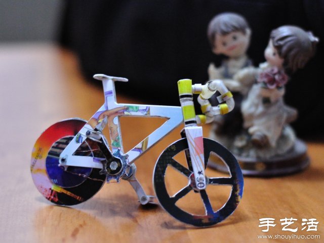 一位网友耗时两周纯手工制作的迷你自行车