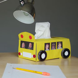 纸巾盒改造校车款步骤 校车纸巾盒的制作方法