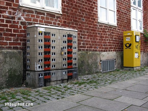 水泥墩和电箱都变房子 迷你建筑涂鸦美化环境