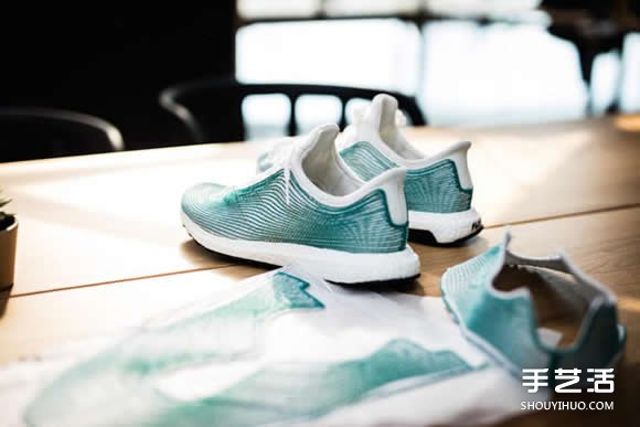adidas 百分之百由海洋垃圾回收制成的慢跑鞋