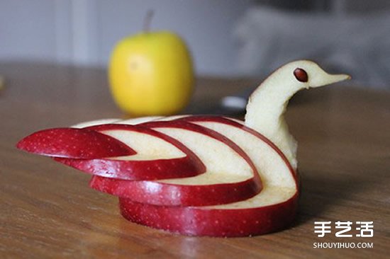 苹果切成天鹅的方法步骤 苹果天鹅的做法图解