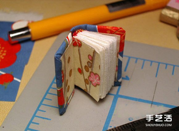 55+ 图片 本子 新的 55 自制迷你本子DIY图解可爱小本子的做法教程_摘贝手工网