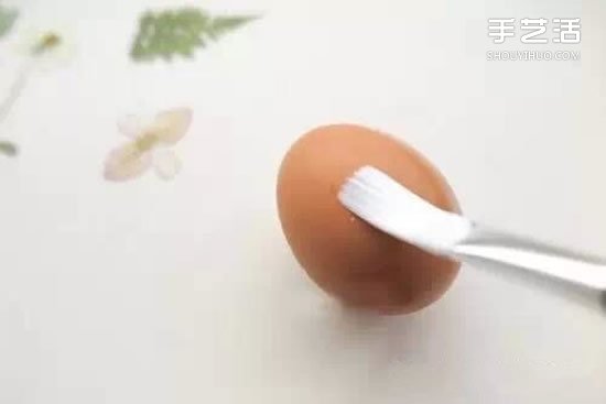 复活节押花彩蛋简单DIY 自制押花彩蛋的方法