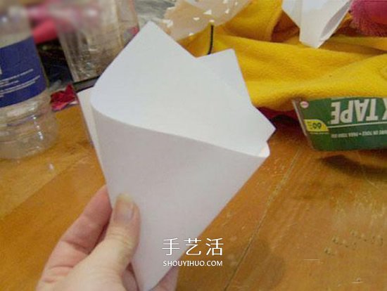 剪些雪花作为春节装饰 六角雪花剪纸步骤图解