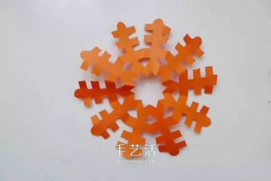 好看春节窗花剪纸方法 像是由“囍”字组成！