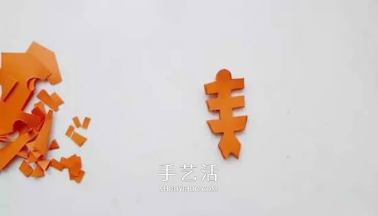 好看春节窗花剪纸方法 像是由“囍”字组成！