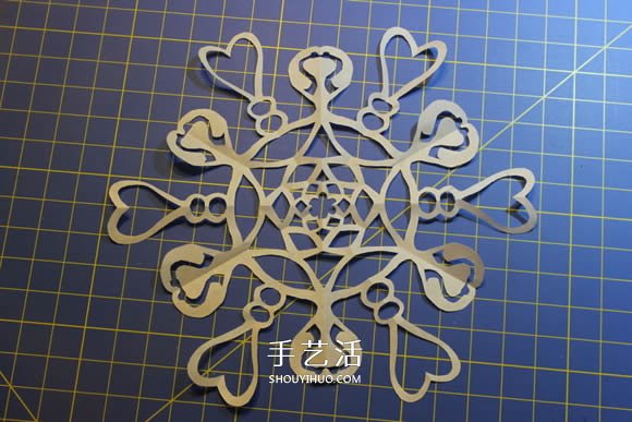 几种漂亮雪花的折叠和剪纸方法图解步骤