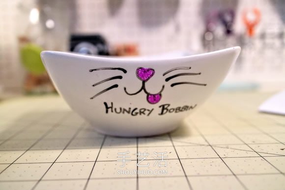 用陶瓷笔画一只食物碗 随时掌握猫咪小心情！