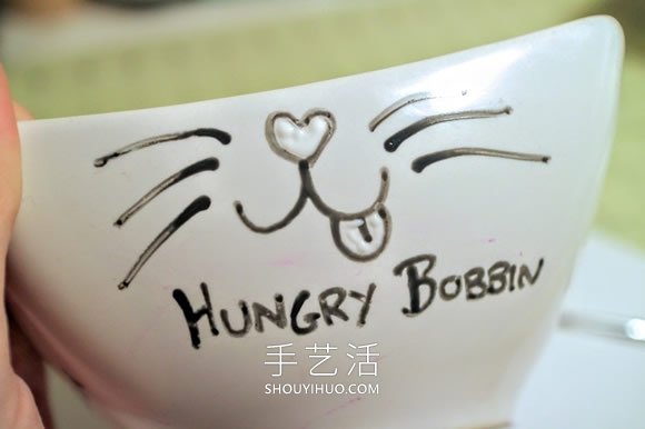 用陶瓷笔画一只食物碗 随时掌握猫咪小心情！