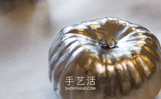 喷漆制作金色和银色南瓜装饰品的做法教程