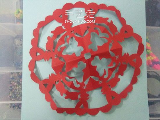 春节团花剪纸的折叠方法和剪纸方法图解