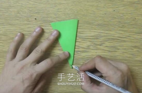 手工六折团花的剪纸方法图解教程