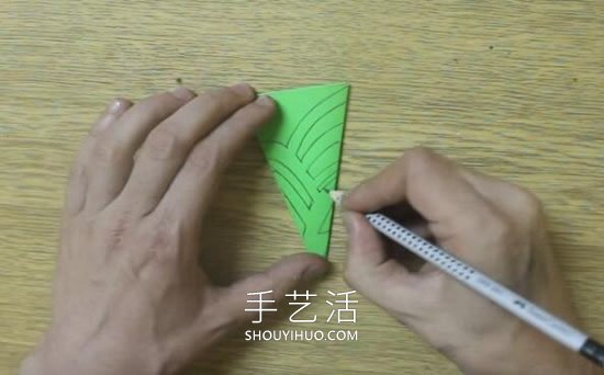 手工六折团花的剪纸方法图解教程