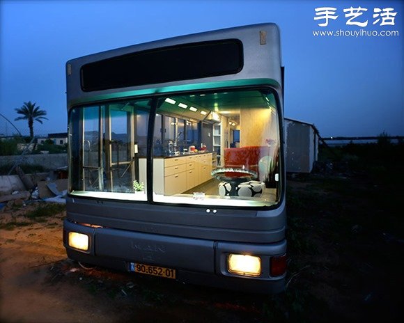 以色列女汉子DIY公交车改造变豪宅