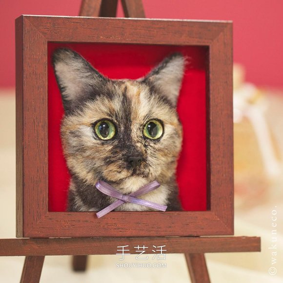 用玻璃眼睛和羊毛制作的神奇羊毛毡猫头肖像