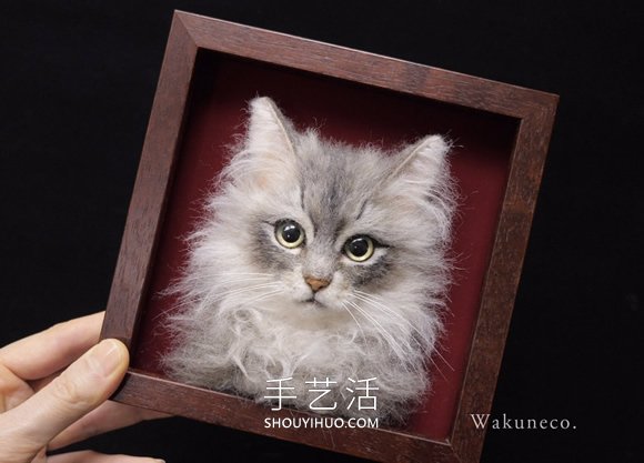 用玻璃眼睛和羊毛制作的神奇羊毛毡猫头肖像