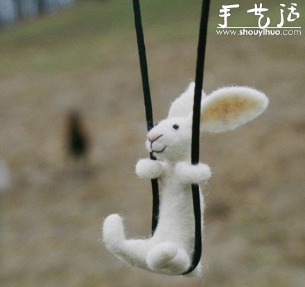羊毛毡手工制作荡秋千的小动物
