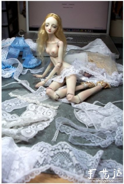 手工制作的精美陶瓷娃娃