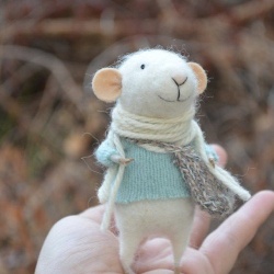 羊毛毡DIY的精灵鼠小弟玩偶