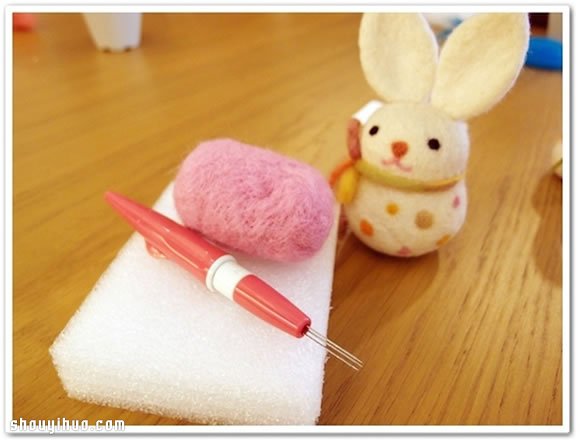 上课啦 轻松学会手工制作羊毛毡兔宝宝玩偶