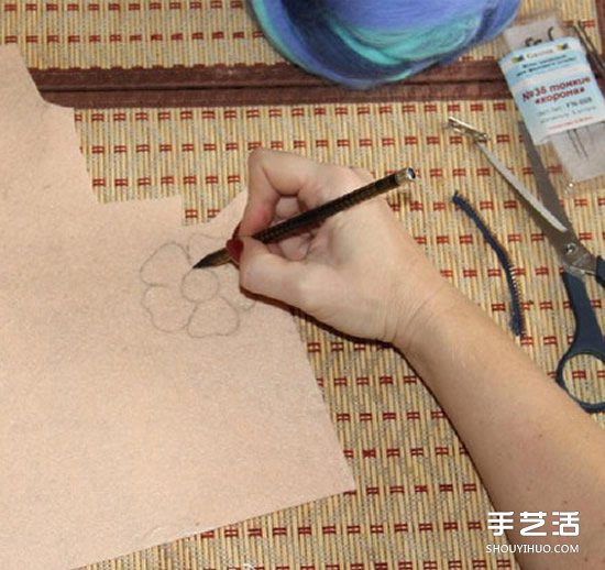 冷艳的羊毛毡花朵DIY 将毛毡和拉链合为一体