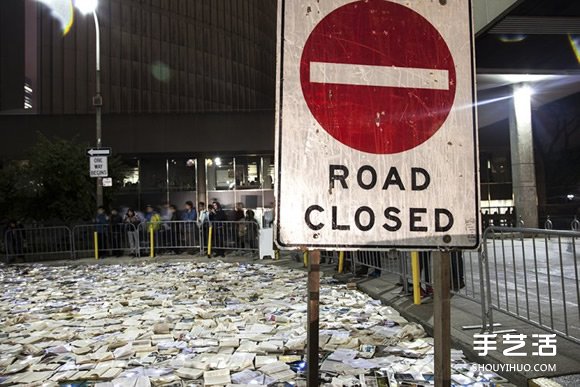 白昼之夜:一万本书流落多伦多街头的艺术活动