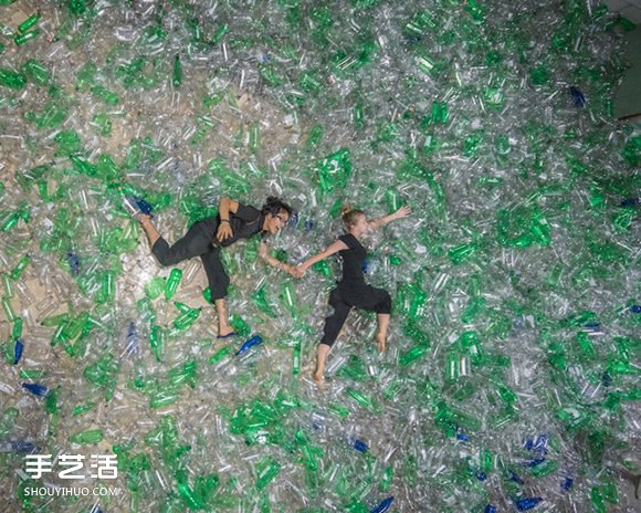 一万个塑料瓶的海洋 用美人鱼诠释环保议题