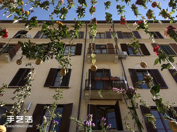 2000朵鲜花编织成帘幕 米兰设计室的春季外墙