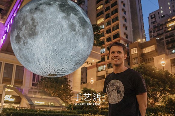不一样的赏月体验! 巨型月亮装置艺术作品