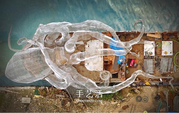 巨大章鱼为伍 二战战舰成为艺术感的人工岛礁