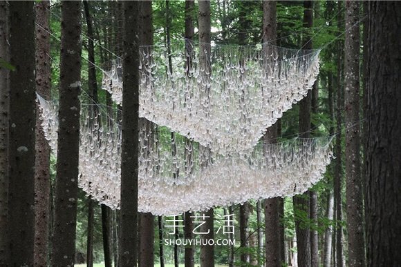 5000塑胶水滴DIY宛如绝美水晶吊灯的装置艺术