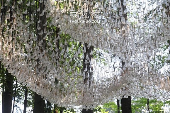 5000塑胶水滴DIY宛如绝美水晶吊灯的装置艺术